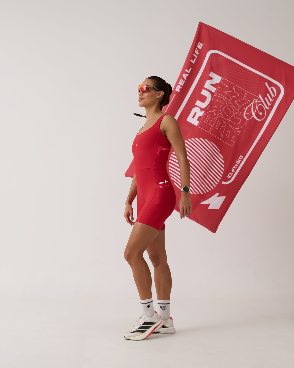Macaquinho 6 Bolsos Run Club - Vermelho