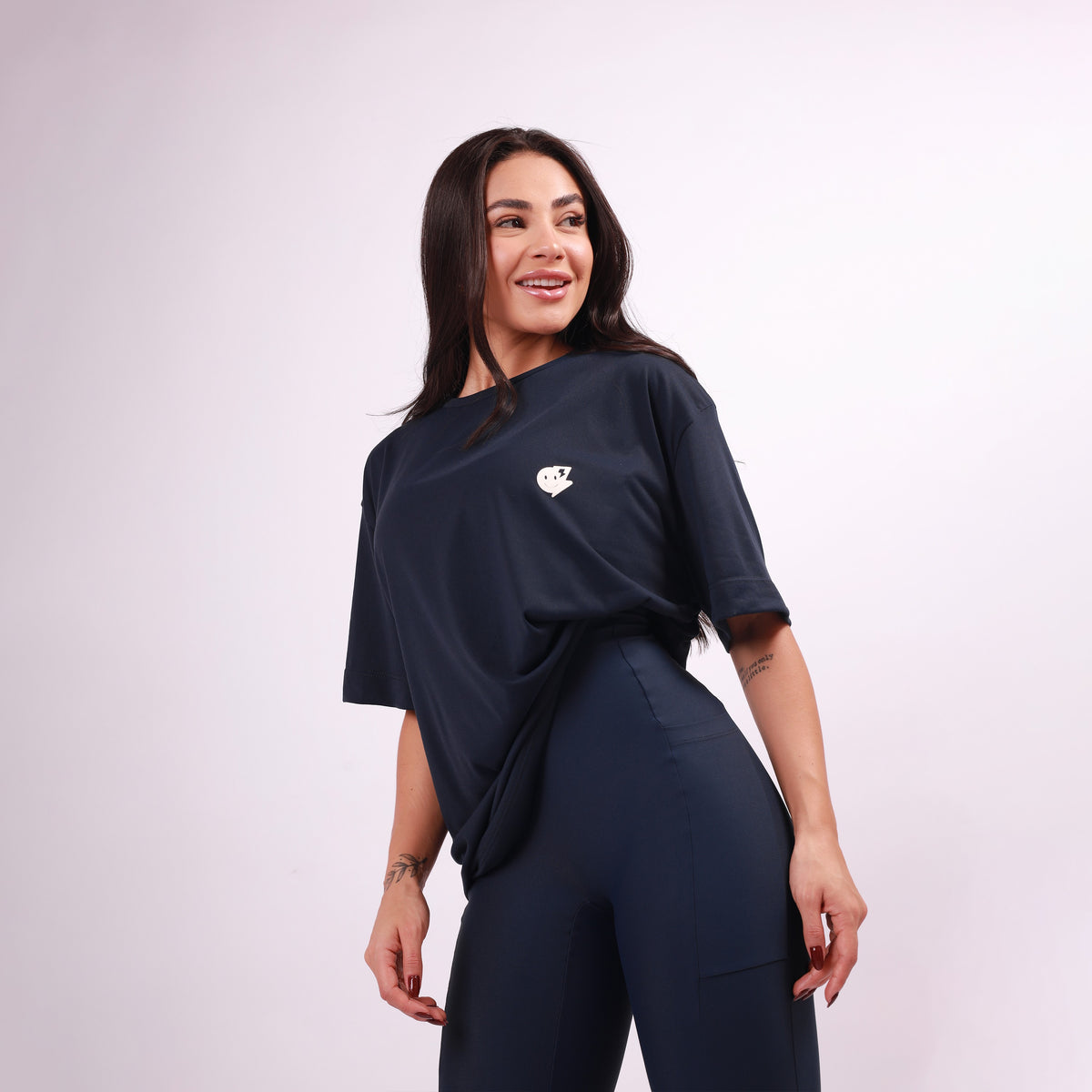 T-SHIRT OVERSIZED SPORT ATLETA - MARINHO e OFF WHITE
