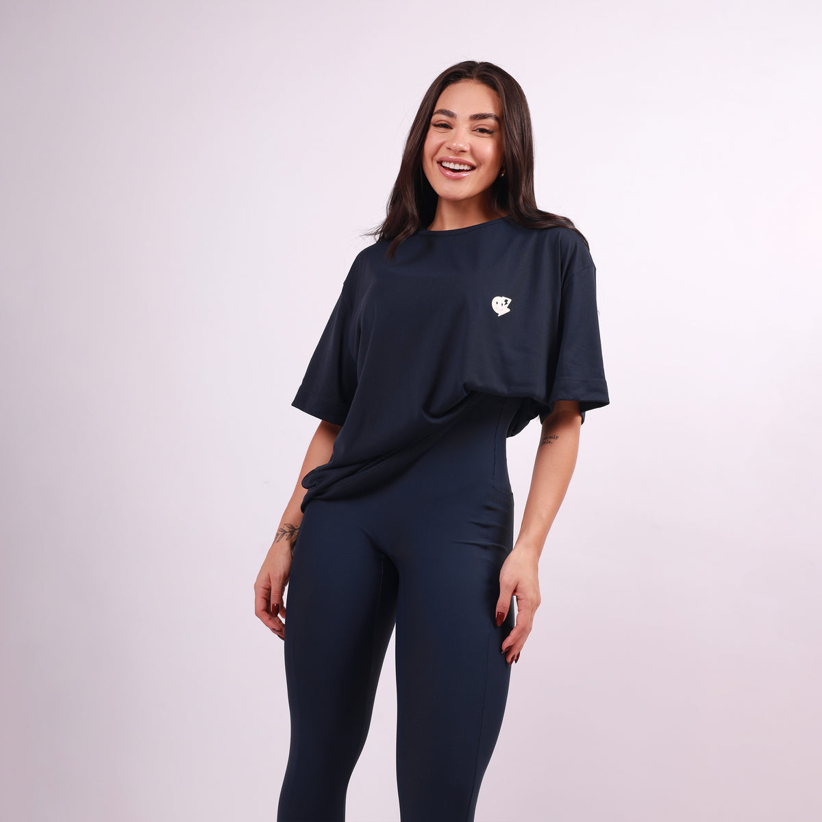 T-SHIRT OVERSIZED SPORT ATLETA - MARINHO e OFF WHITE