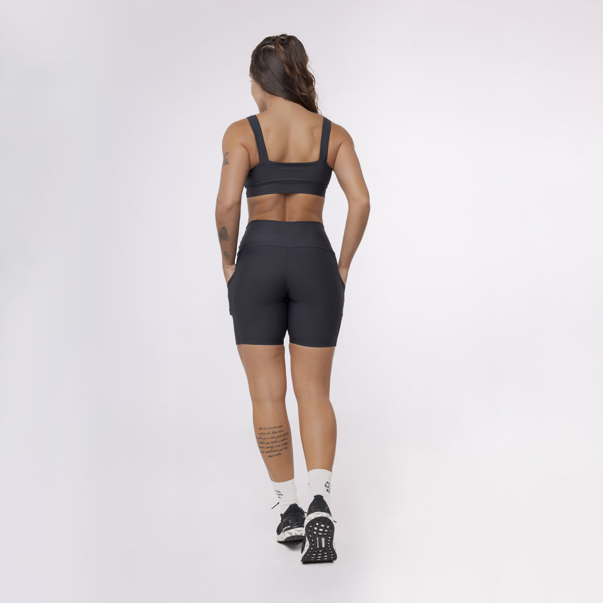 Bermuda Básica com Bolso - Preto
