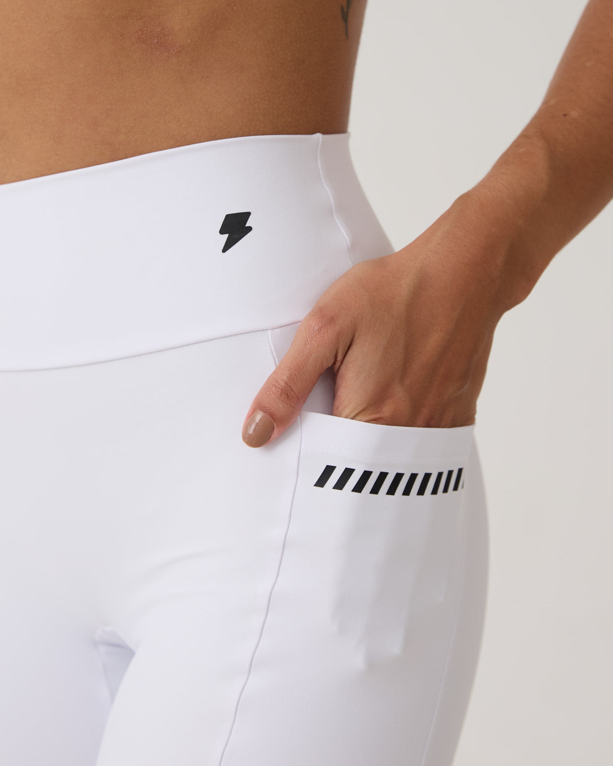 Bermuda com Bolso Run Club - Branco