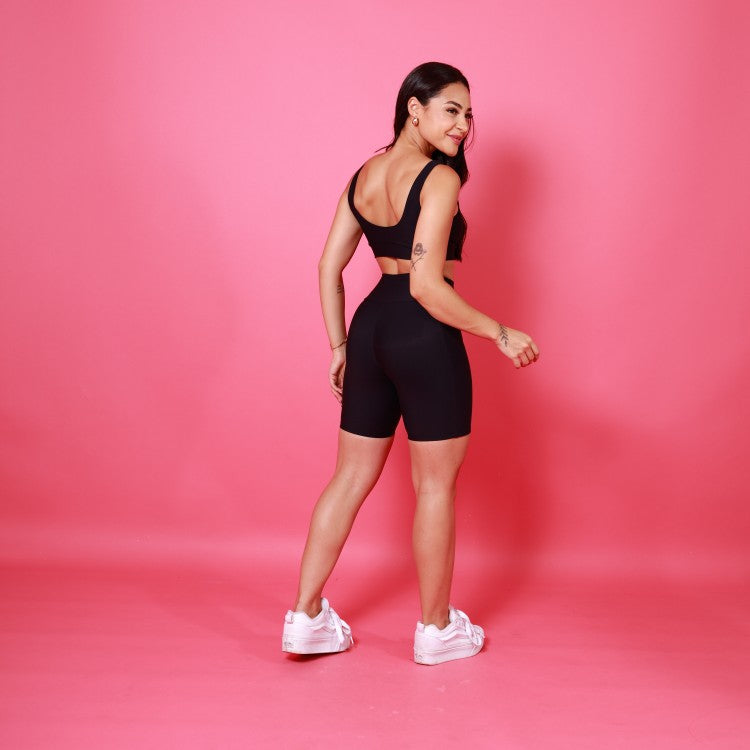 Conjunto Bermuda Bolso Unilateral & Top Camiseta Básico - Preto