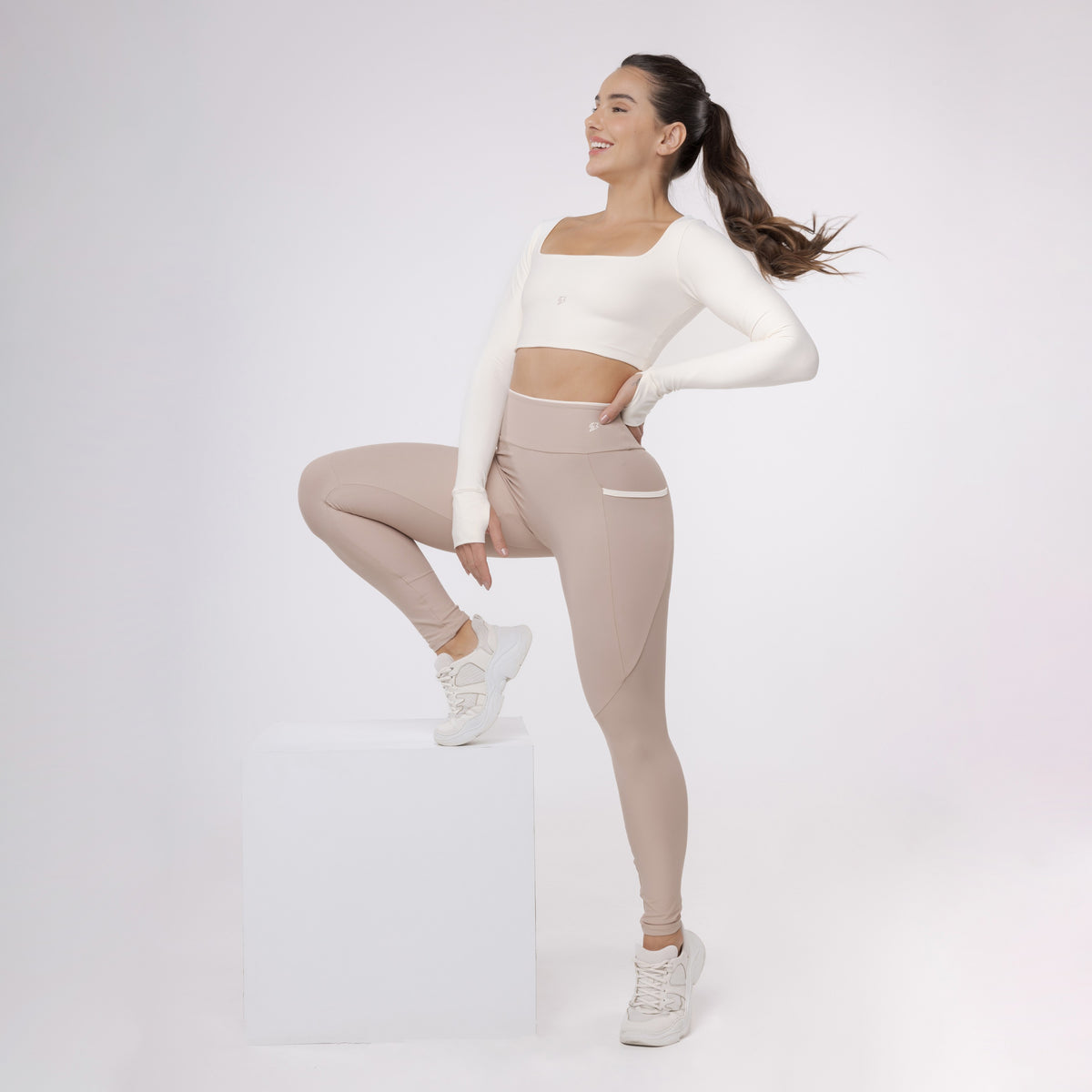 Top Cropped Manga Longa Sleek - Off White
