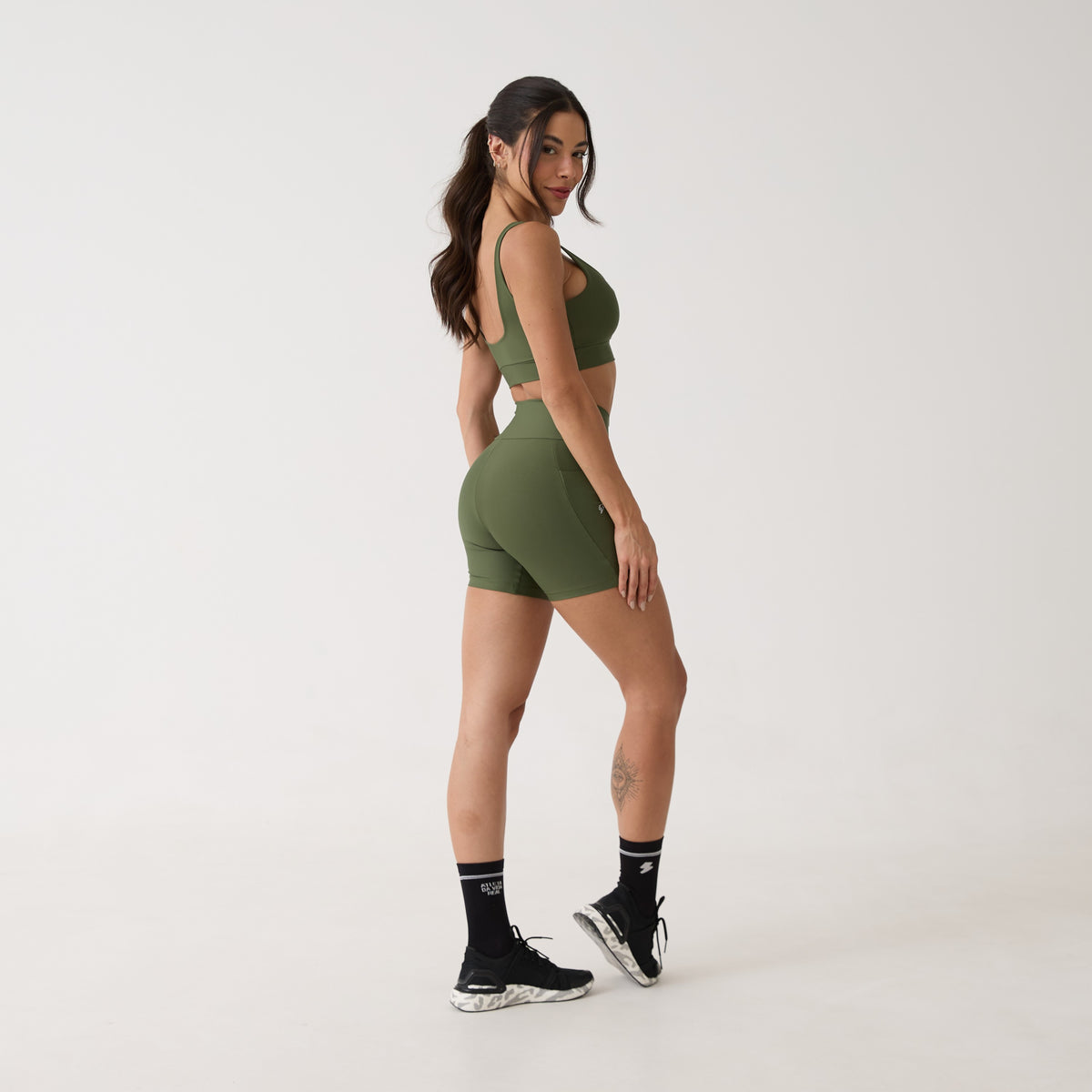 Short Bolso Unilateral - Verde Oliva