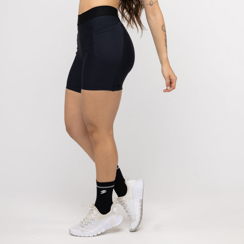 Short Alongado com Bolso e Cós de Elástico - Preto