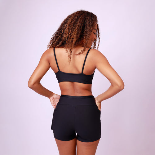 Short Com Bolso Recorte Shine - Preto