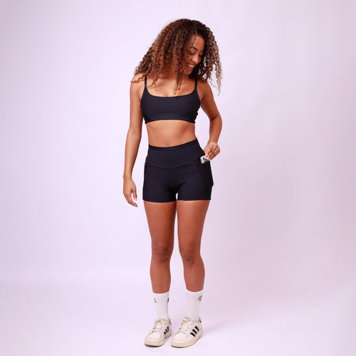 Short Com Bolso Recorte Shine - Preto