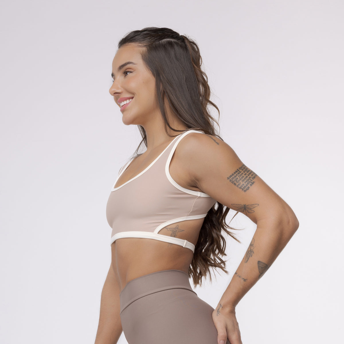 Top Camiseta Bicolor Abertura Costas - Café com Leite & Off White