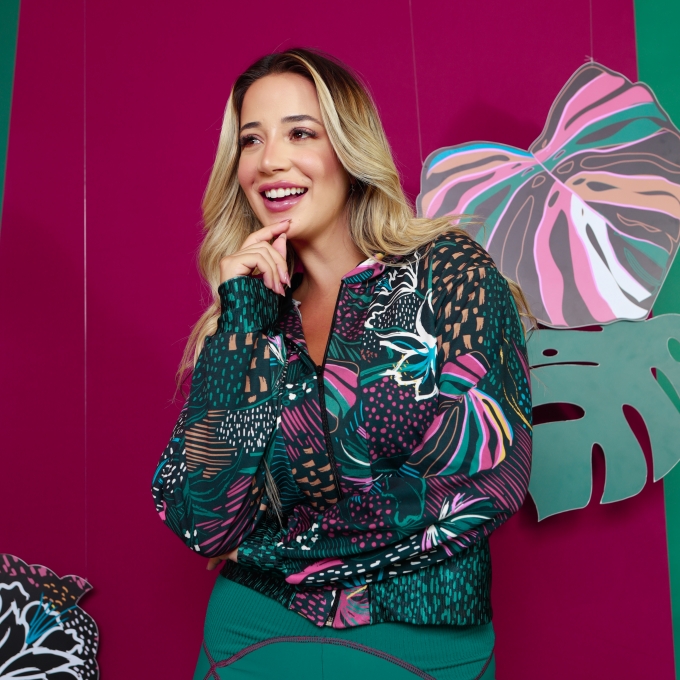 Jaqueta Curta Com Capuz Comfy Inverno Tropical