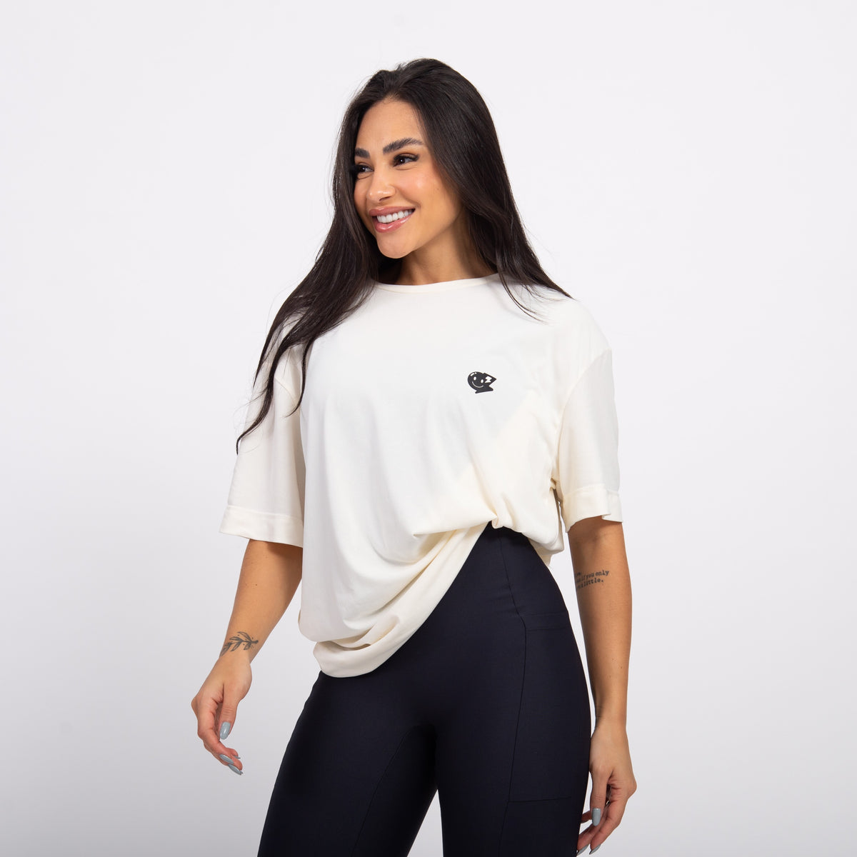 T-shirt Oversized Sport Atleta - Off White & Preto