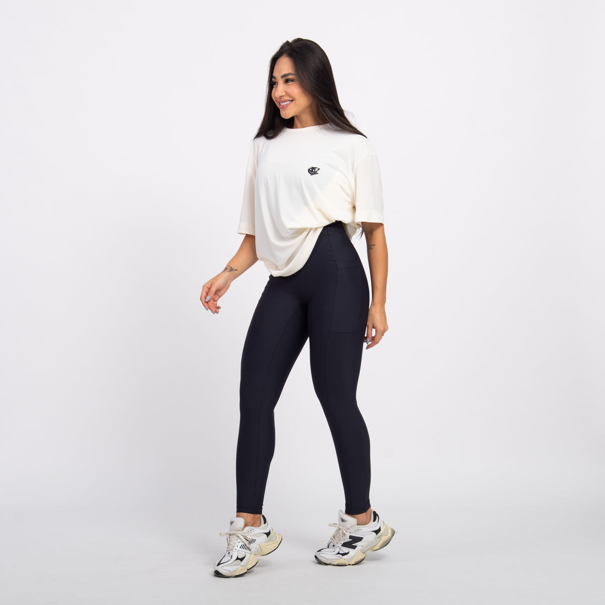 T-shirt Oversized Sport Atleta - Off White & Preto