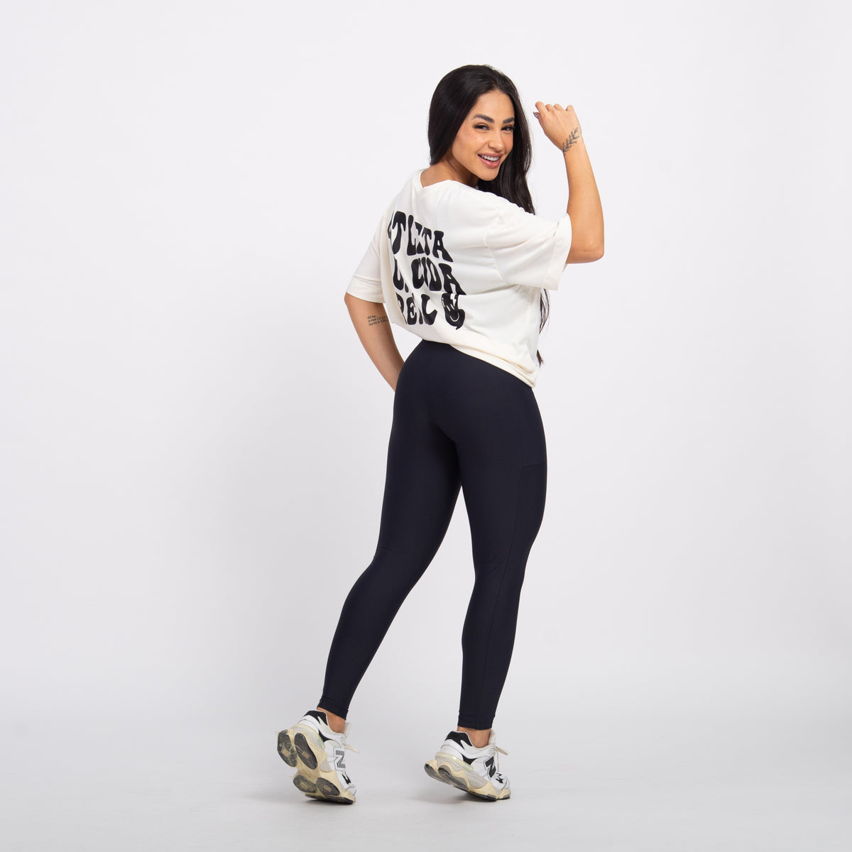 T-shirt Oversized Sport Atleta - Off White & Preto