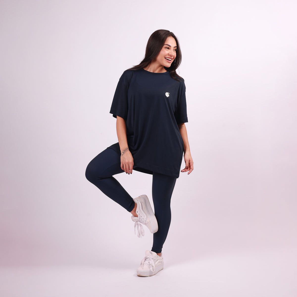 T-SHIRT OVERSIZED SPORT ATLETA - MARINHO e OFF WHITE