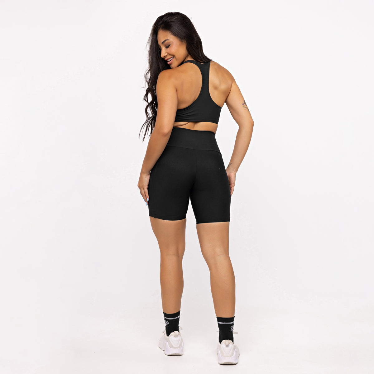 Bermuda Básica com Bolso - Preto