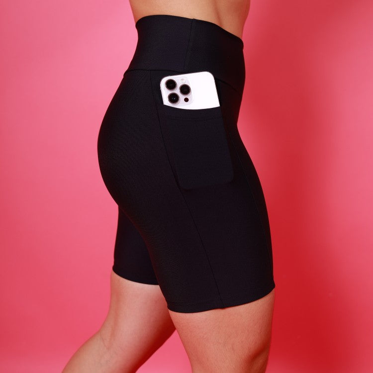Conjunto Bermuda Bolso Unilateral &amp;amp; Top Camiseta Básico - Preto