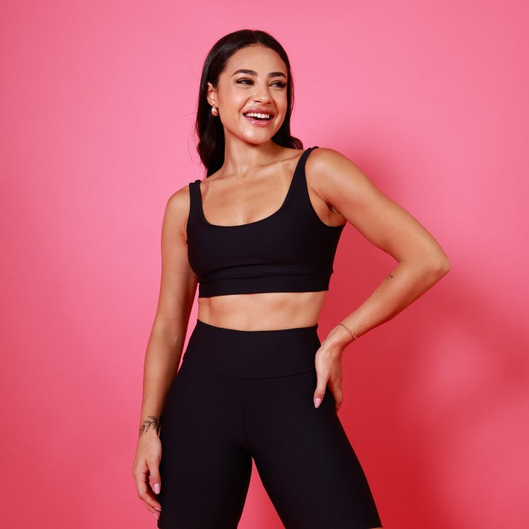 Conjunto Bermuda Bolso Unilateral &amp;amp; Top Camiseta Básico - Preto