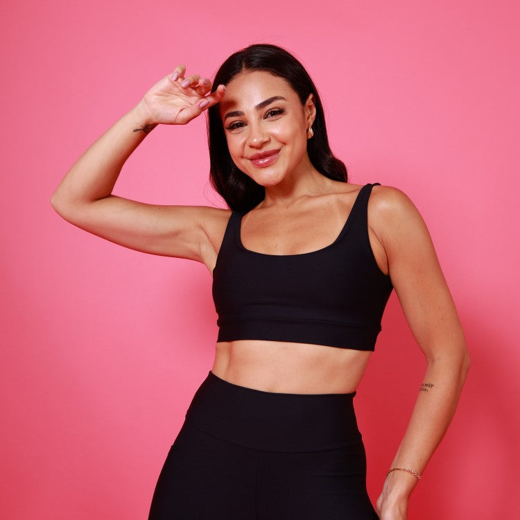 Conjunto Bermuda Bolso Unilateral &amp;amp; Top Camiseta Básico - Preto
