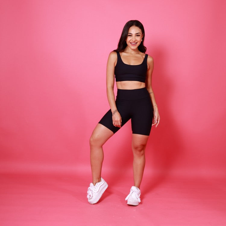 Conjunto Bermuda Bolso Unilateral &amp;amp; Top Camiseta Básico - Preto
