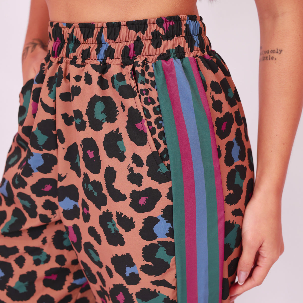 Calça Jogger Bolso High Tech - Onça Color