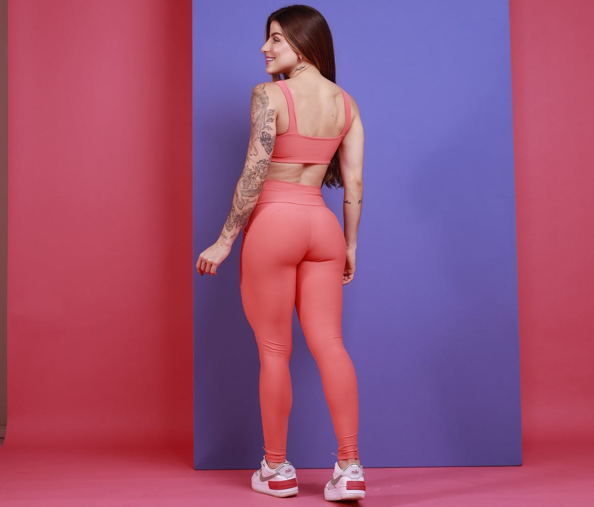 Legging Com Bolso Recorte Anatômico - Coral