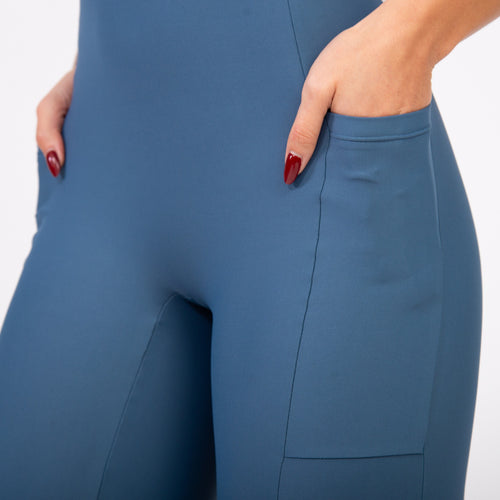 Macacão Decote Quadrado com Bolso - Oceano Profundo