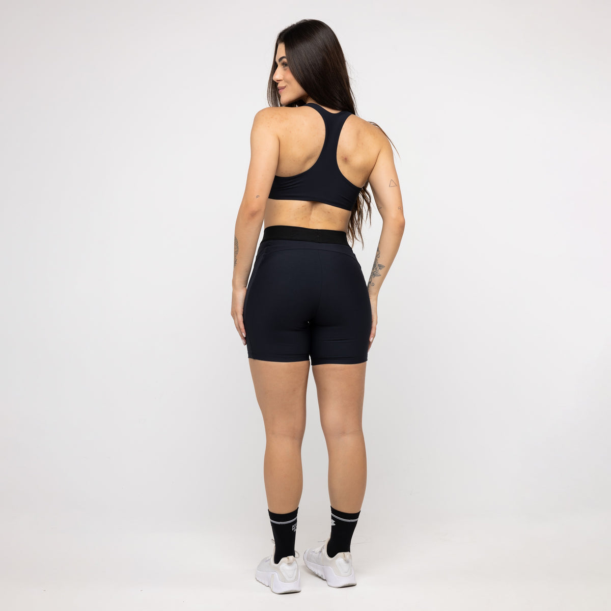 Short Alongado com Bolso e Cós de Elástico - Preto