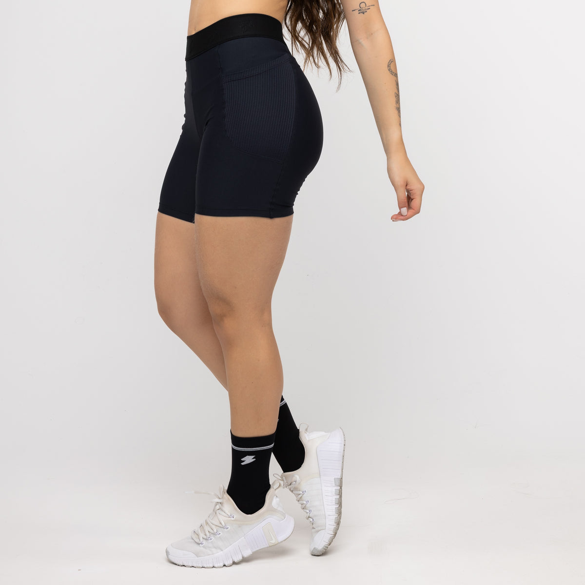 Short Alongado com Bolso e Cós de Elástico - Preto
