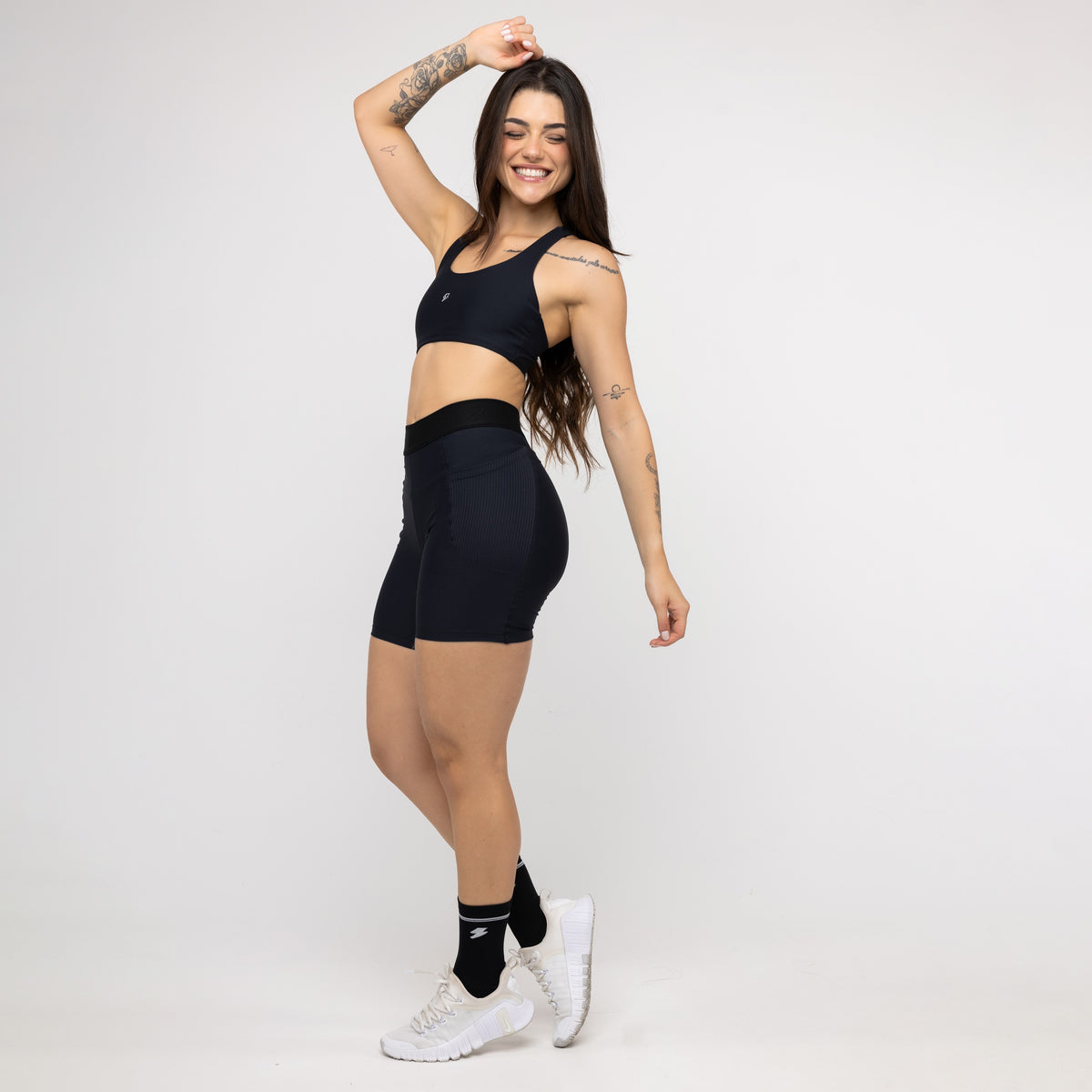 Short Alongado com Bolso e Cós de Elástico - Preto