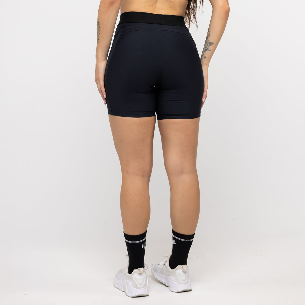 Short Alongado com Bolso e Cós de Elástico - Preto