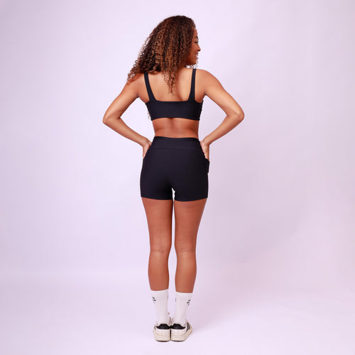 Short Com Bolso Recorte Shine - Preto