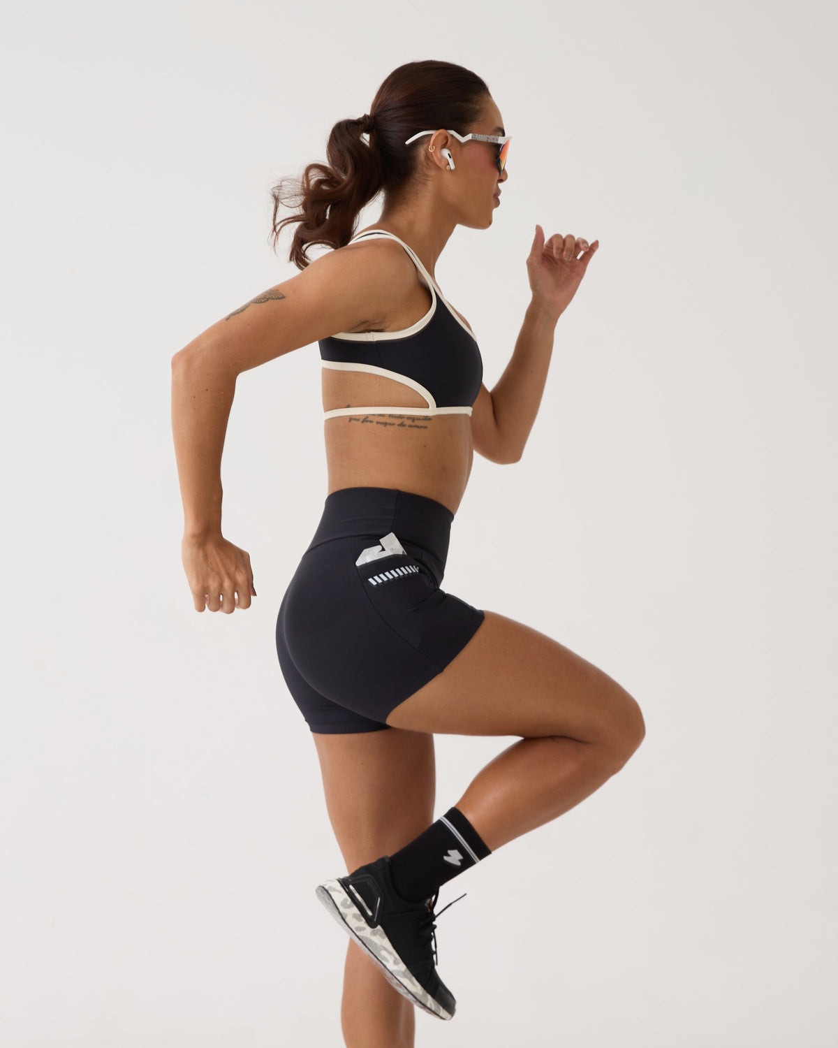 Short com Bolso Run Club - Preto