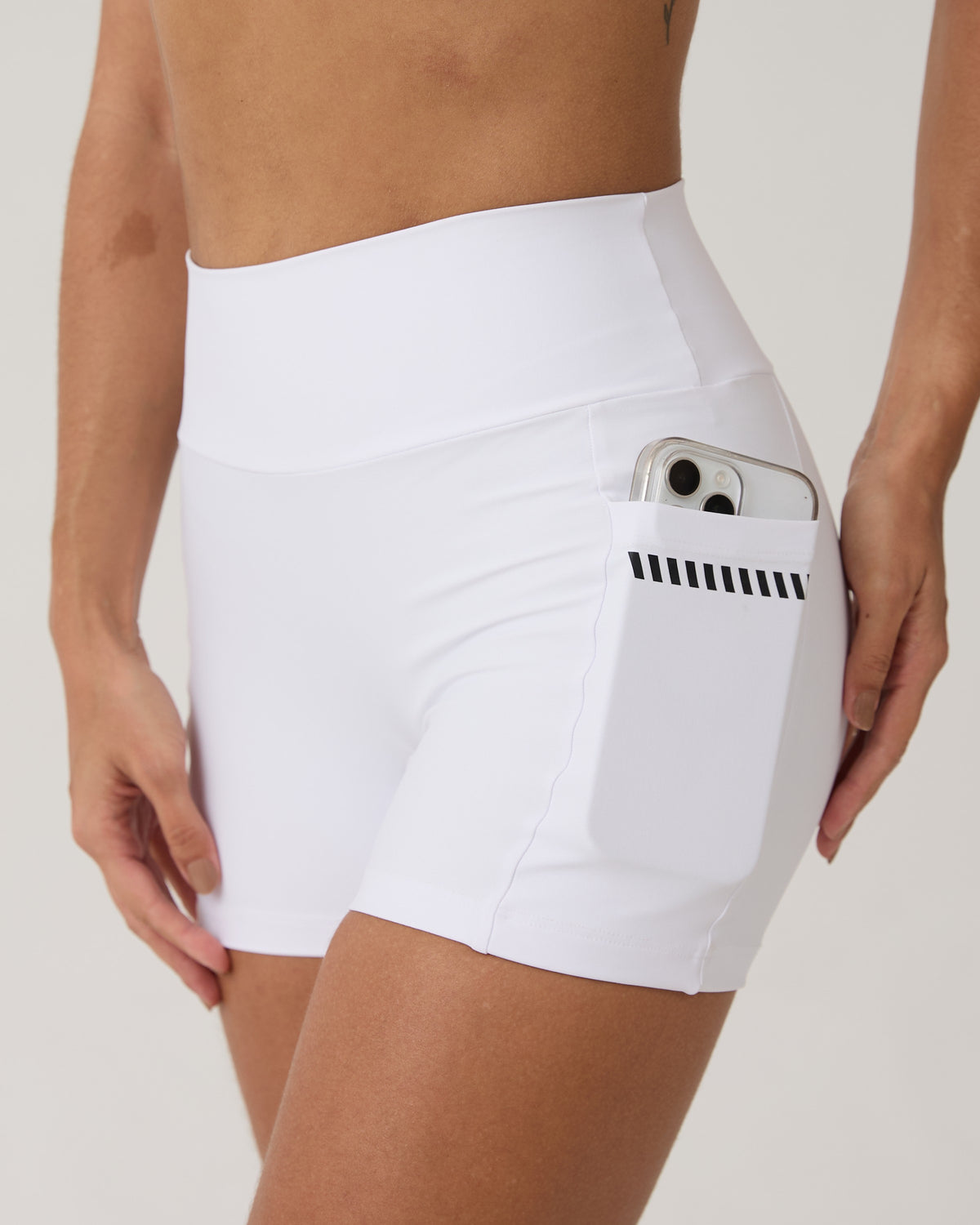 Short com Bolso Run Club - Branco
