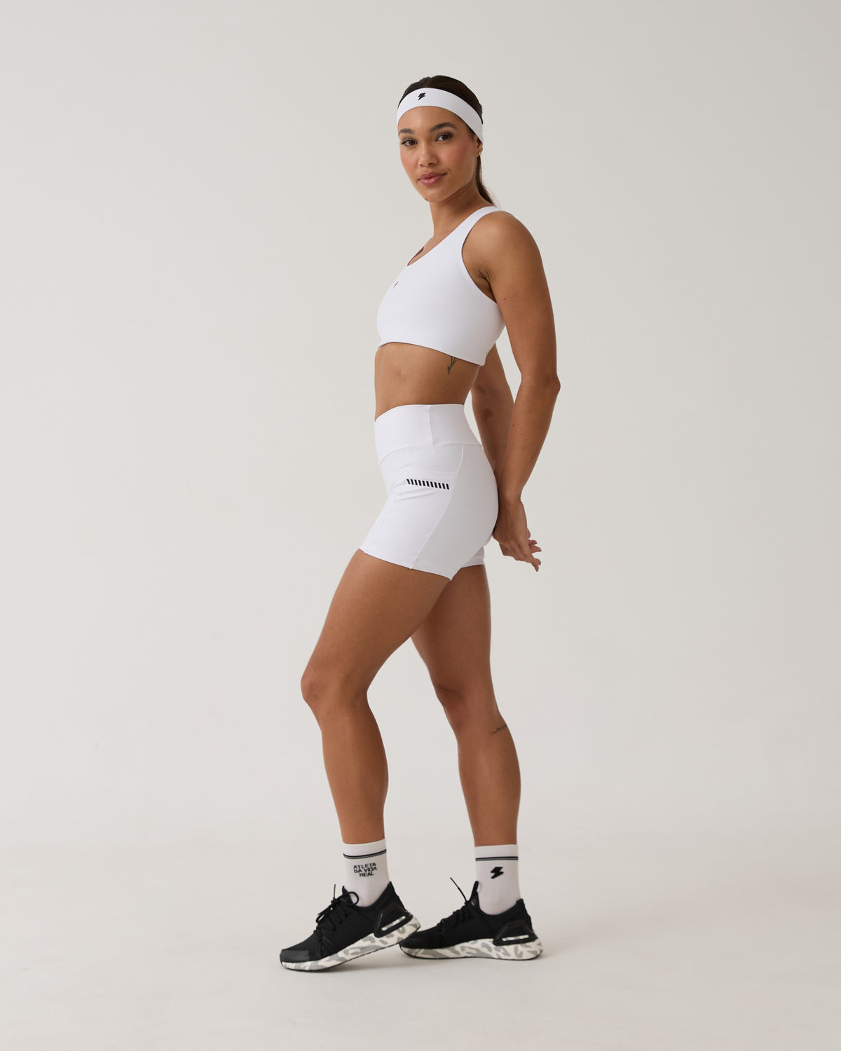 Short com Bolso Run Club - Branco