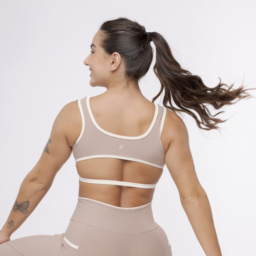 Top Camiseta Bicolor Abertura Costas - Café com Leite &amp;amp; Off White