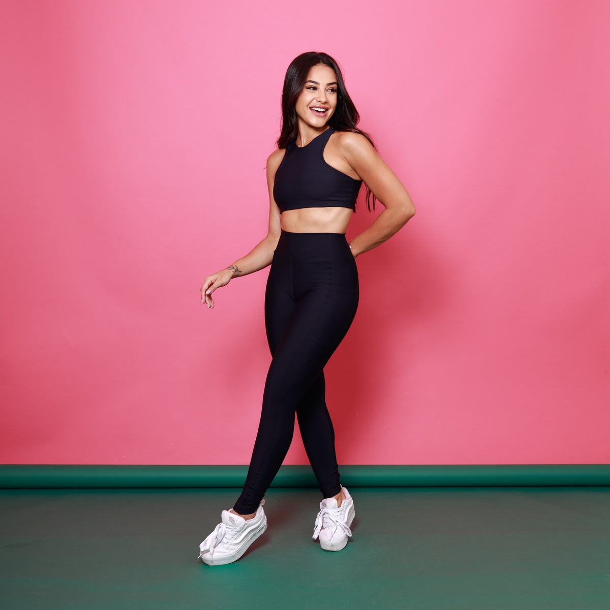 Top Cropped Move - Preto