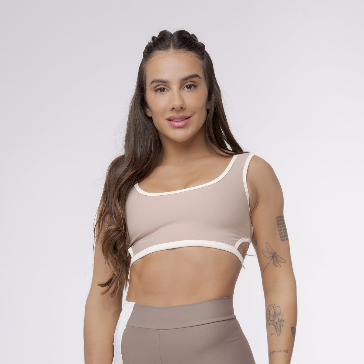 Top Camiseta Bicolor Abertura Costas - Café com Leite &amp;amp; Off White