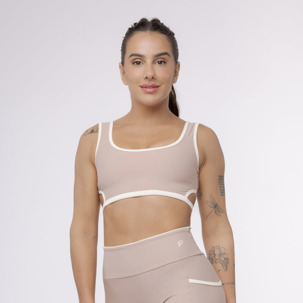 Top Camiseta Bicolor Abertura Costas - Café com Leite &amp;amp; Off White